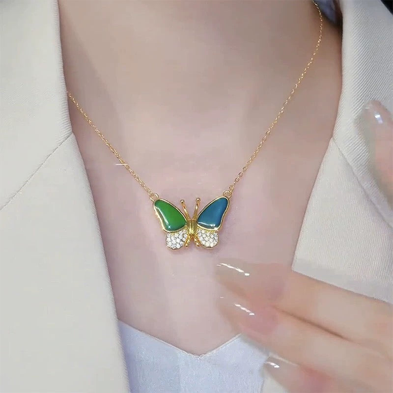 🦋Fargeskiftende sommerfuglhalskjede